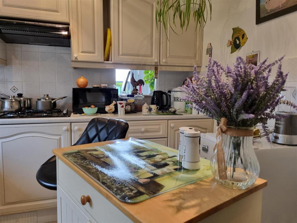 Kitchen Island.jpg