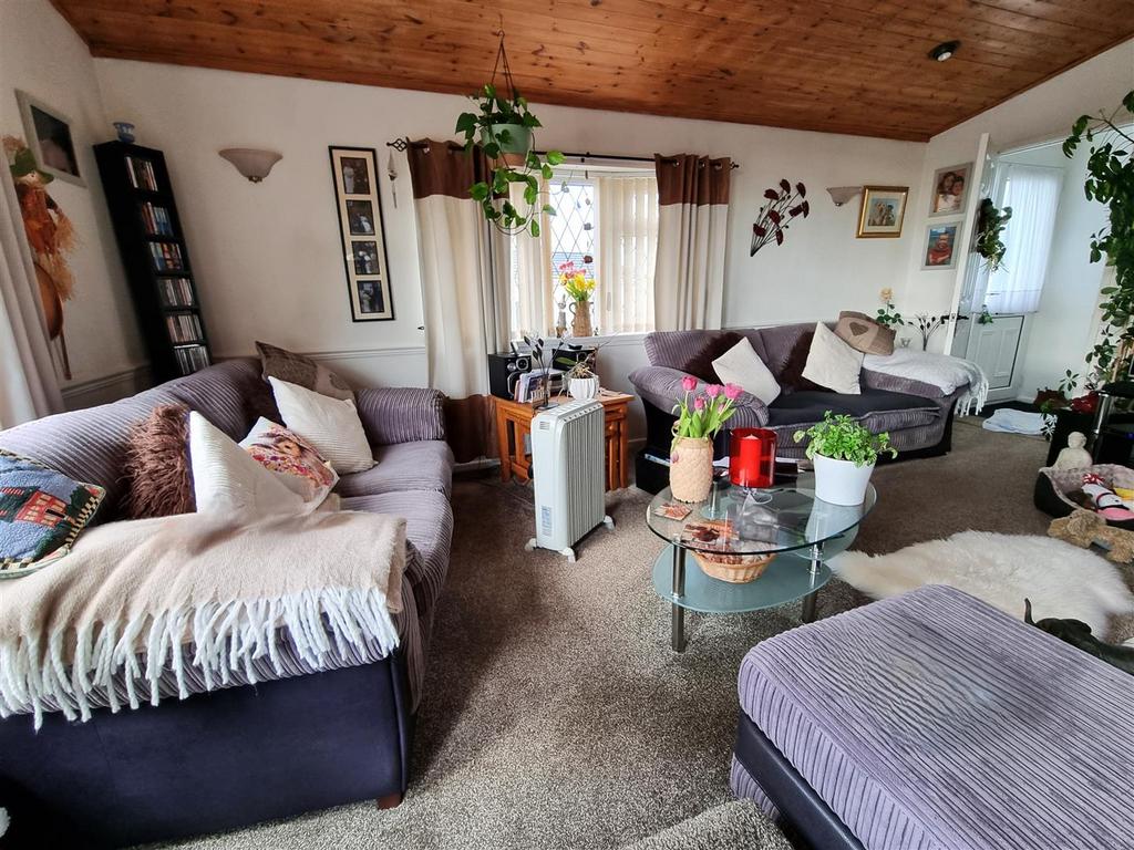 Living Room 2.jpg