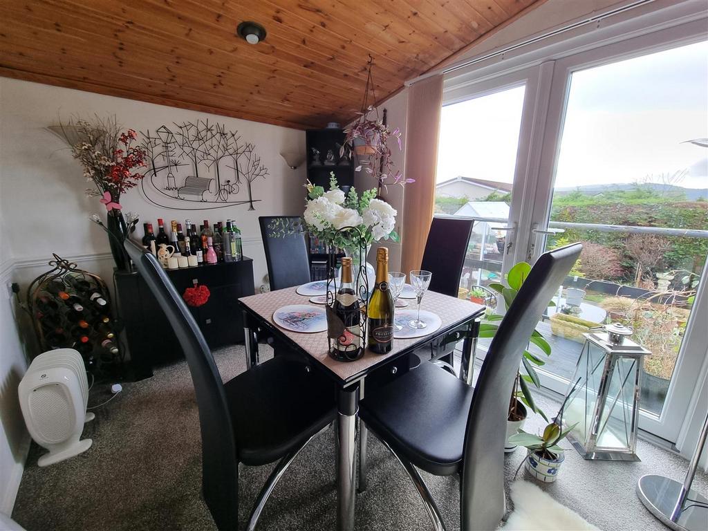 Dining Area.jpg
