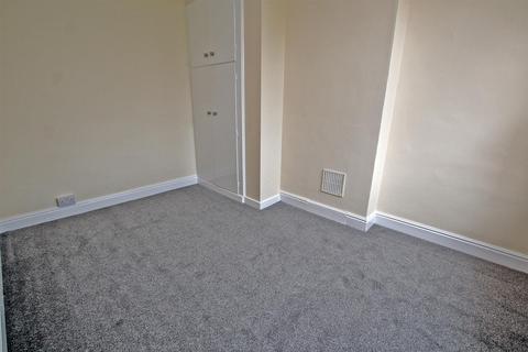 3 bedroom terraced house to rent, Cycle Road, Nottingham NG7