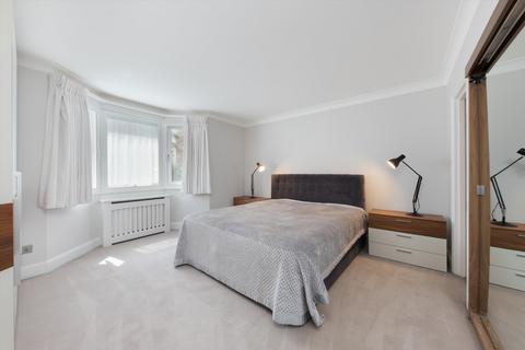 2 bedroom flat to rent, Brook's Mews, London, W1K