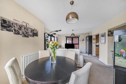 2 bedroom apartment for sale, Flat 18, Wynne Court, 1 Raven Close