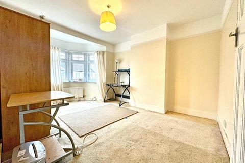 3 bedroom terraced house for sale, Brockenhurst Gardens,  Ilford, IG1