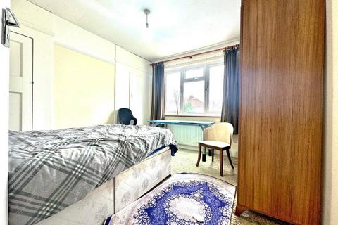 3 bedroom terraced house for sale, Brockenhurst Gardens,  Ilford, IG1