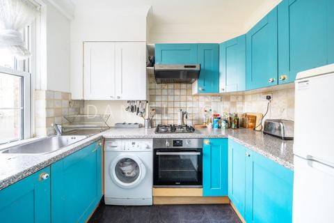 3 bedroom flat for sale, Doddington Grove, London, SE17