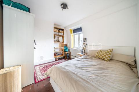 3 bedroom flat for sale, Doddington Grove, London, SE17