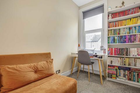 2 bedroom flat for sale, Darwin Road, London W5