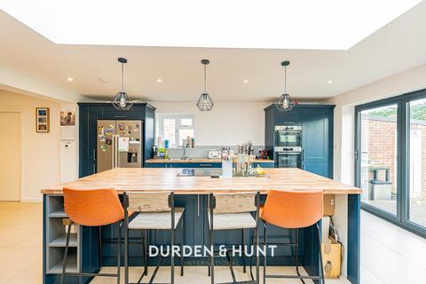 11 Hunter Drive, Hornchurch, RM12 5TP
