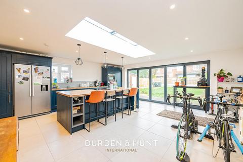 11 Hunter Drive, Hornchurch, RM12 5TP