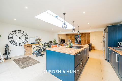 11 Hunter Drive, Hornchurch, RM12 5TP