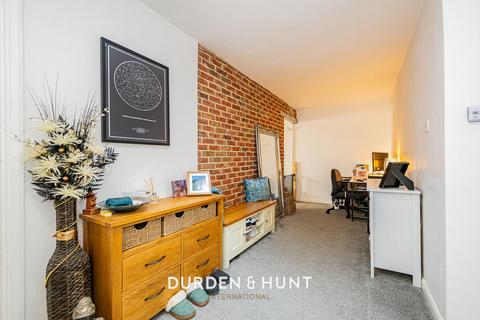 11 Hunter Drive, Hornchurch, RM12 5TP