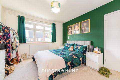 11 Hunter Drive, Hornchurch, RM12 5TP