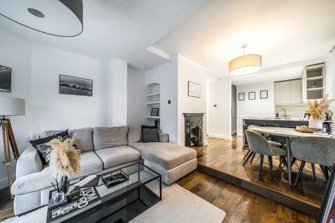 2 bedroom flat to rent, Mantilla Road, London SW17