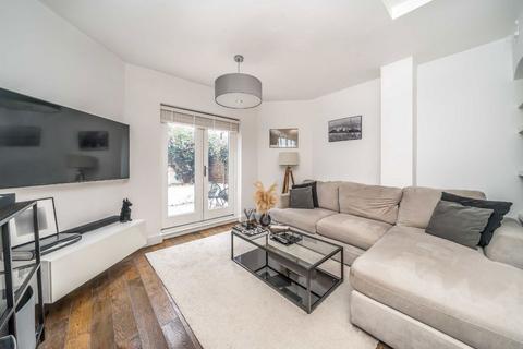 2 bedroom flat to rent, Mantilla Road, London SW17