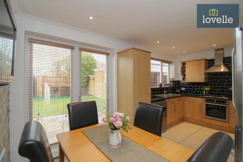 44 Sunningdale, Waltham, Grimsby, DN37 0UG