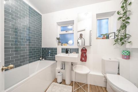 30b Douglas Road, London, NW6 7RP