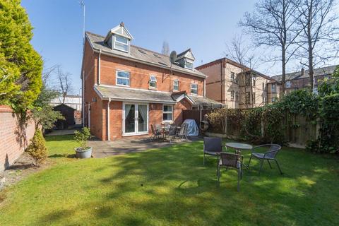 16a Alness Road, Manchester, M16 8FX