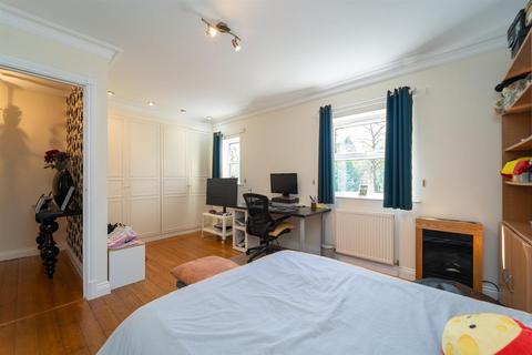 16a Alness Road, Manchester, M16 8FX