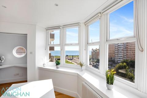 2 bedroom apartment to rent, Grand Avenue, Hove BN3