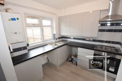 3 bedroom terraced house to rent, Honeysuckle Road, SOUTHAMPTON SO16