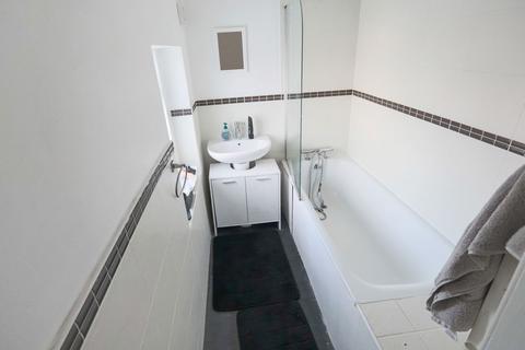 1 bedroom flat for sale, Westway, Caterham, CR3 5TP