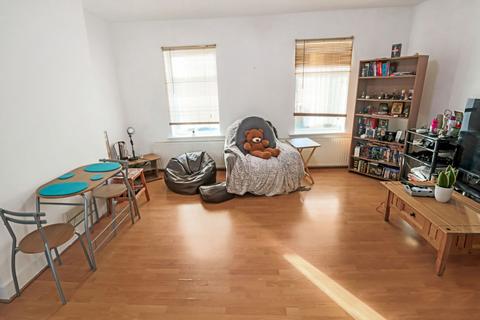 Flat 2, 56 Westway, Caterham, CR3 5TP