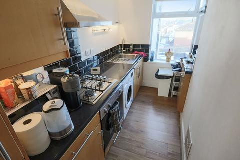 Flat 2, 56 Westway, Caterham, CR3 5TP