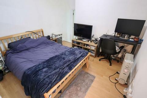 Flat 2, 56 Westway, Caterham, CR3 5TP