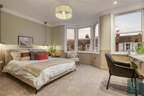 3 bedroom apartment for sale, Effingham Rd, London, N8