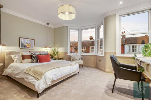 3 bedroom apartment for sale, Effingham Rd, London, N8