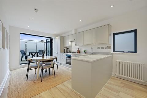 2 bedroom flat for sale, Bloemfontein Road, London W12