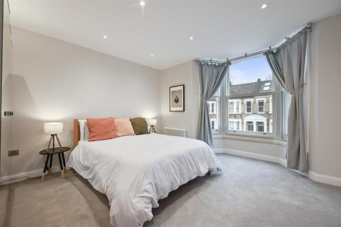 2 bedroom flat for sale, Bloemfontein Road, London W12