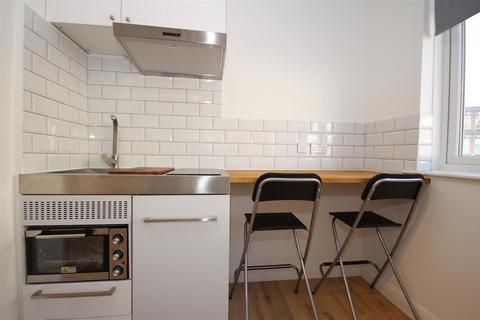 Studio to rent, High Street, Harlesden, NW10 4SL