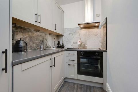 2 bedroom flat to rent, Walton Street, London SW3