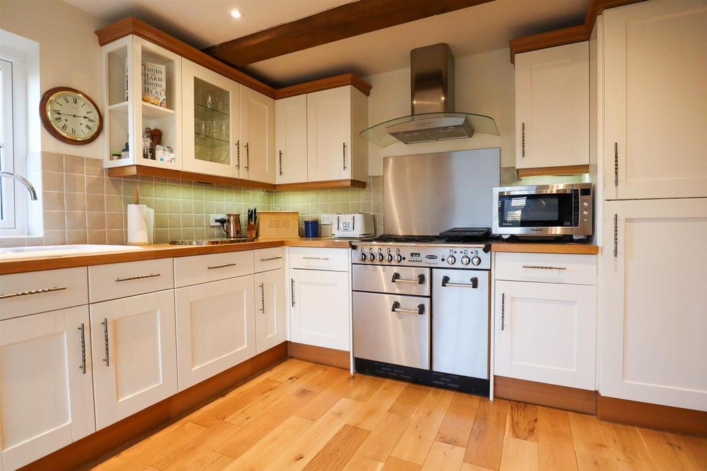Kitchen (2).jpg