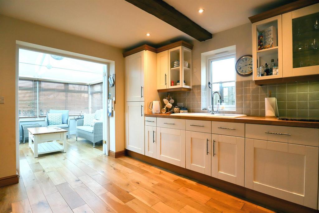 Kitchen (3).jpg