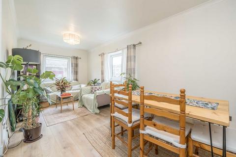 2 bedroom flat for sale, Aplin Way, Isleworth TW7