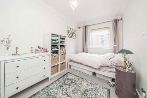 2 bedroom flat for sale, Aplin Way, Isleworth TW7