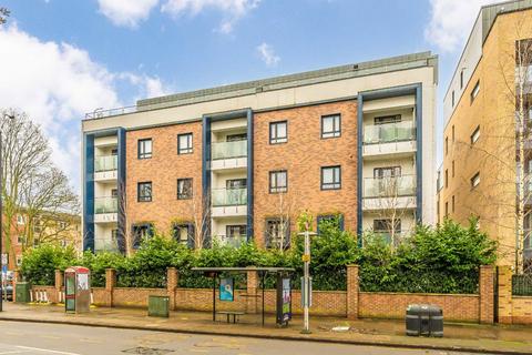 2 bedroom flat for sale, Sidmouth Avenue, Isleworth TW7