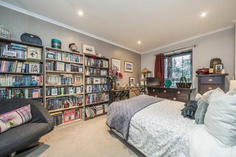 2 bedroom flat for sale, Sidmouth Avenue, Isleworth TW7