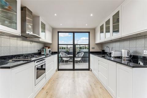 3 bedroom apartment for sale, Broomwood Road, SW11