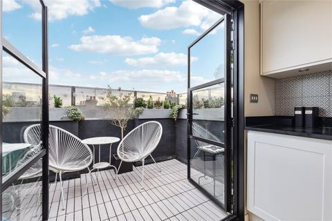 3 bedroom apartment for sale, Broomwood Road, SW11