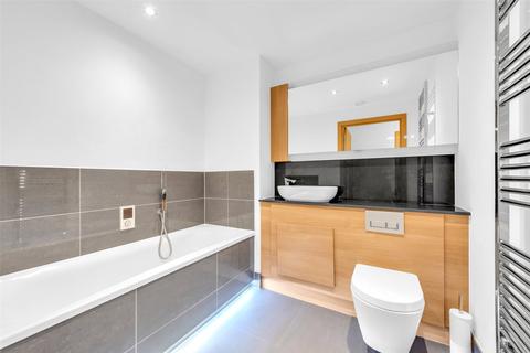 2 bedroom penthouse for sale, Mill Pond Road, Dartford, Kent, DA1