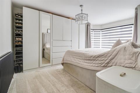 9 Holyrood Drive, Westcliff-on-sea, SS0 9XY