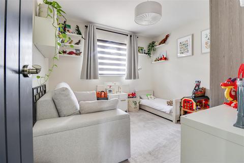9 Holyrood Drive, Westcliff-on-sea, SS0 9XY