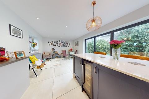 4 bedroom semi-detached house for sale, Clayton Crescent, Brentford