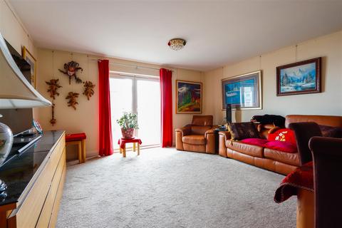 2 bedroom flat for sale, Glanfa Dafydd, Barry