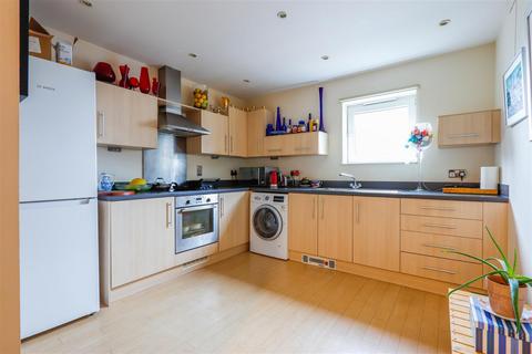 2 bedroom flat for sale, Glanfa Dafydd, Barry