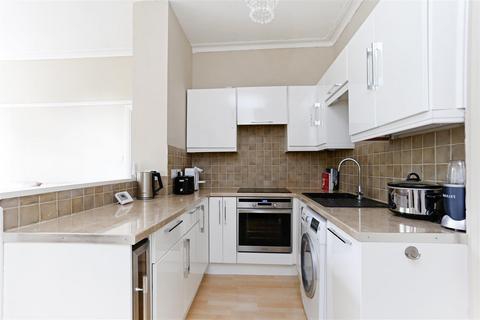 Second Floor Flat, 28 Caledonia Place, Bristol, BS8 4DL