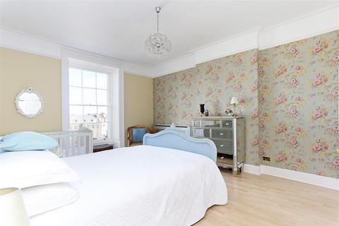 Second Floor Flat, 28 Caledonia Place, Bristol, BS8 4DL